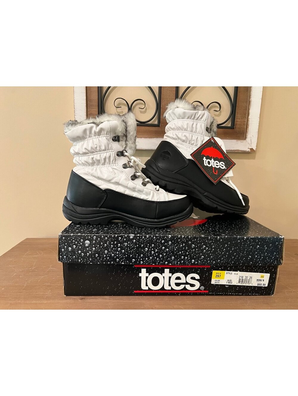 NEW Womens Size 7 TOTES Winter Snow Faux Fur White and Black Boots